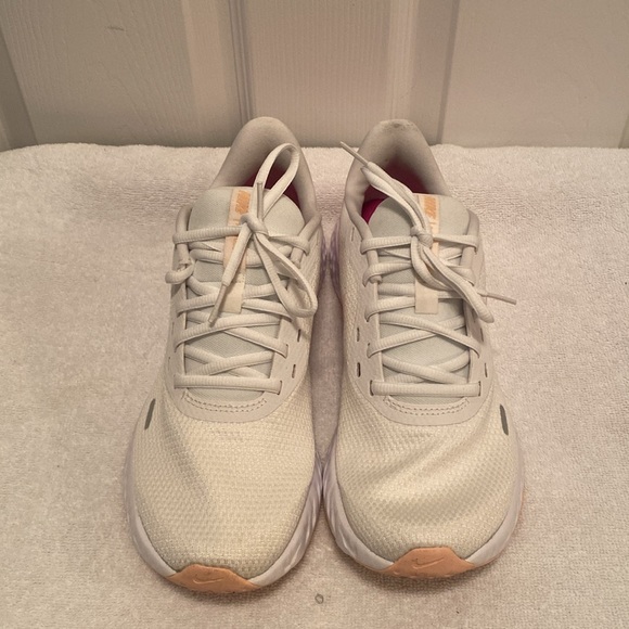 Nike Revolution White/Pink Tennis Shoes…size 10 - Picture 3 of 7